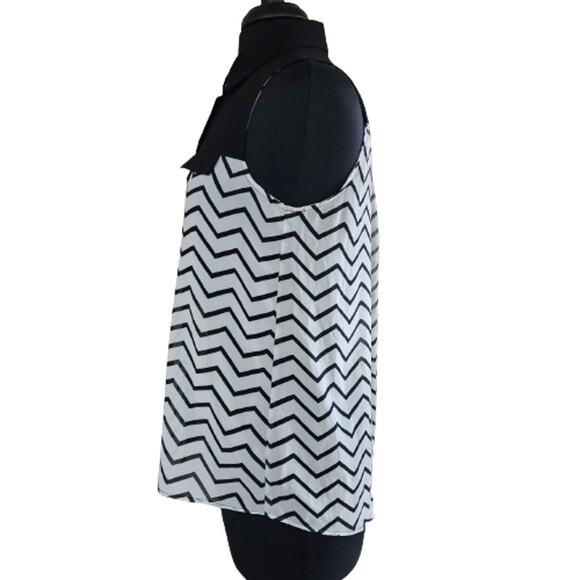 Black and White Chevron Pattern Blouse Size Medium - Picture 4 of 4